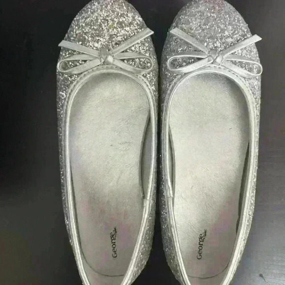 Silver sequin kids flats in size 2 in  perfect condition worn once - Picture 7 of 7